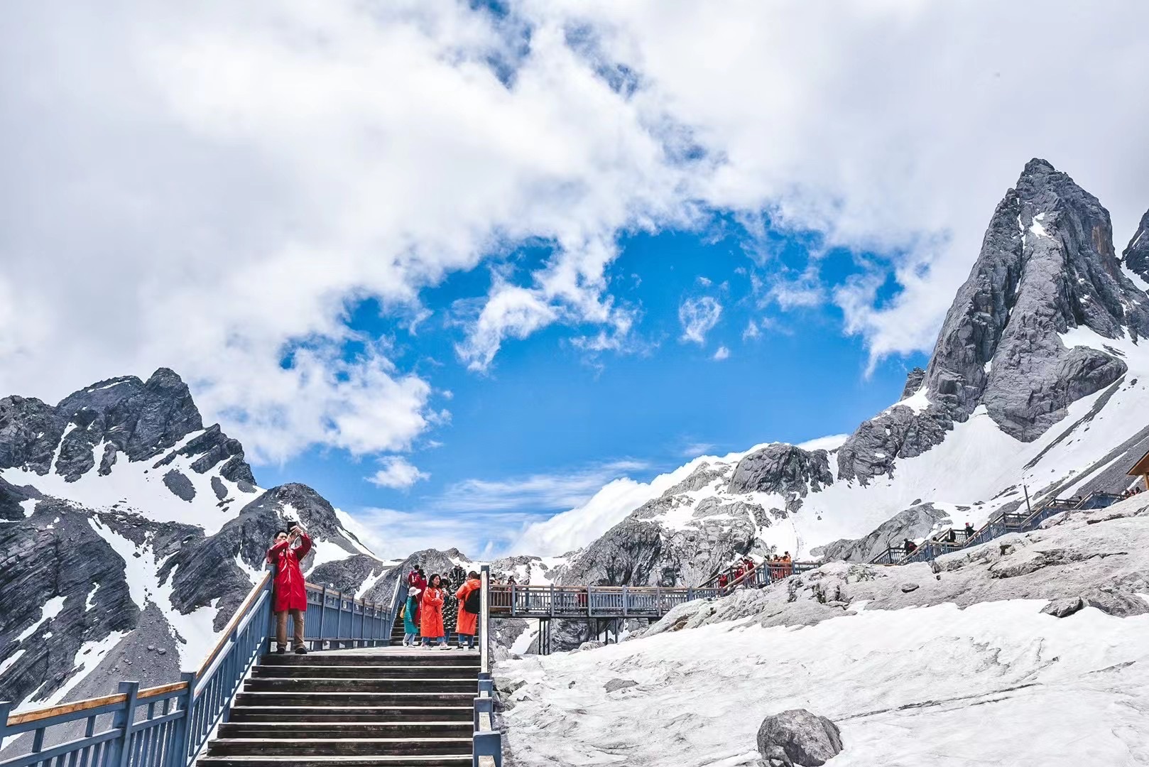 令人震撼的玉龍雪山旅游風(fēng)景區(qū)，風(fēng)景迤邐，美妙絕倫，讓人心之向往！
