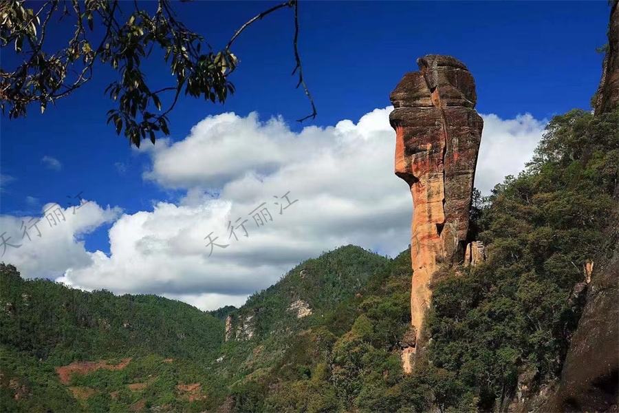 麗江旅游定制徒步拓展小眾首選-中國(guó)最大的丹霞地質(zhì)公園-麗江黎明千龜山景區(qū)美圖攻略 